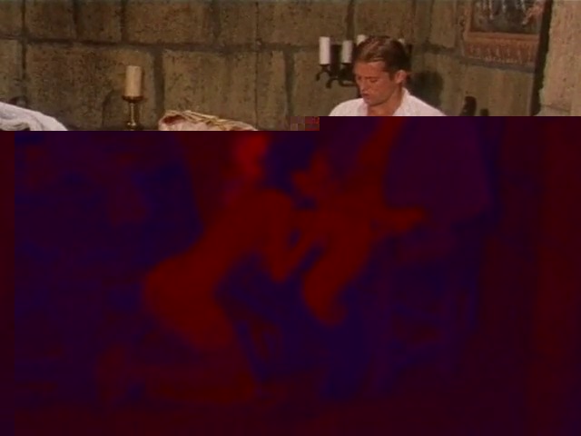 Un commandant de l’armée récompense sa petite soubrette