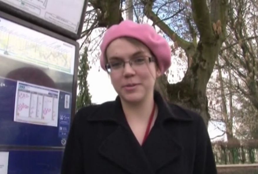 Lola, étudiante en psycho, passionnée par la bite ! (vidéo exclusive)