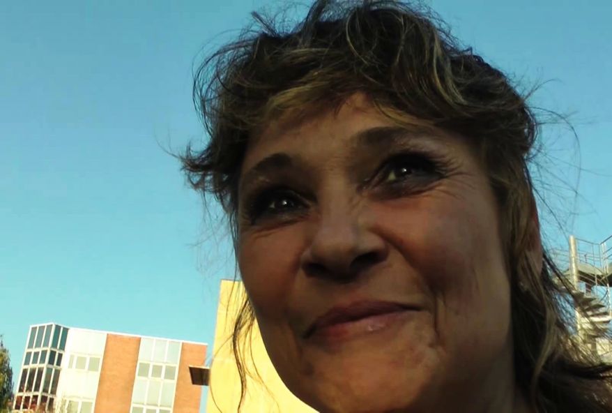 Une bonne maman kidnappée à son travail pour se faire baiser!