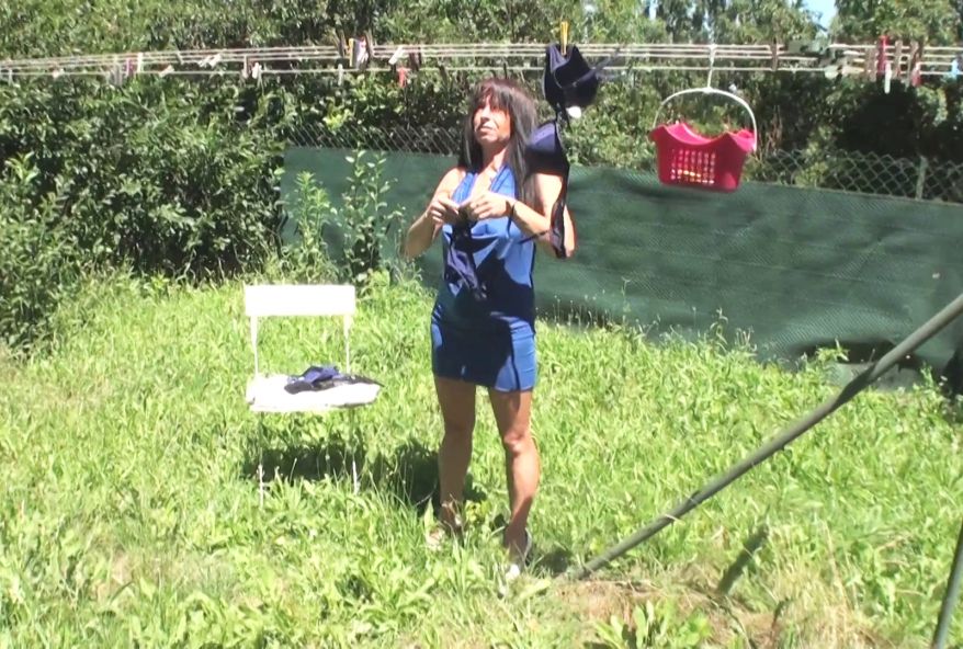 Nympho française mature filmée en pleine sodo dans son jardin