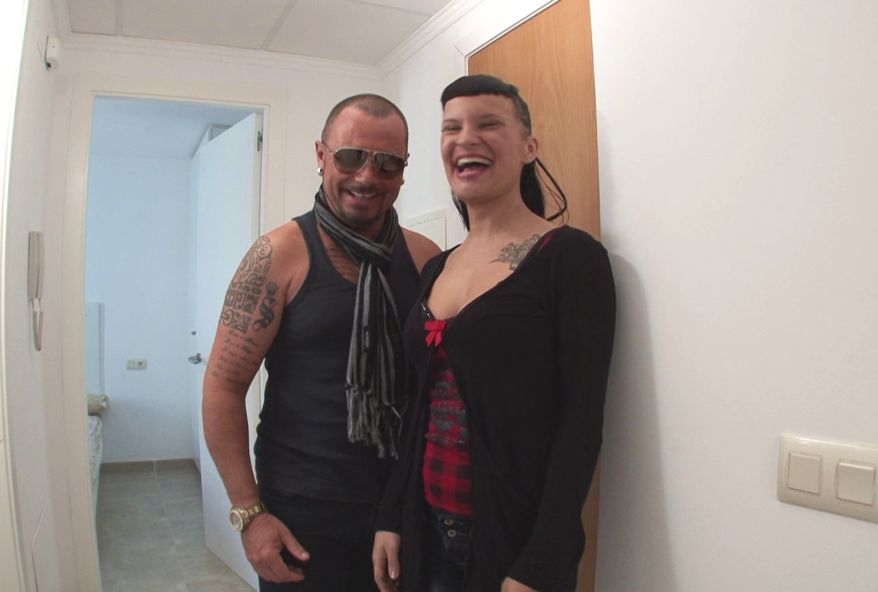 Une si grosse défonce anale pour un si petit anus ! (vidéo exclusive)