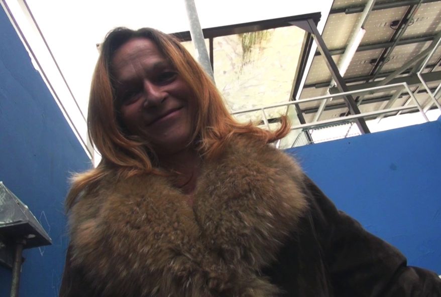 Elza une salope mature de 48 ans enculée par plusieurs mecs