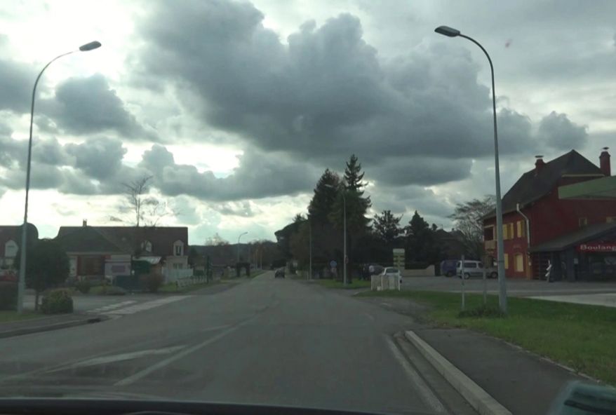 Coco, 43 ans, nous invite chez elle à Pau ! (vidéo exclusive)