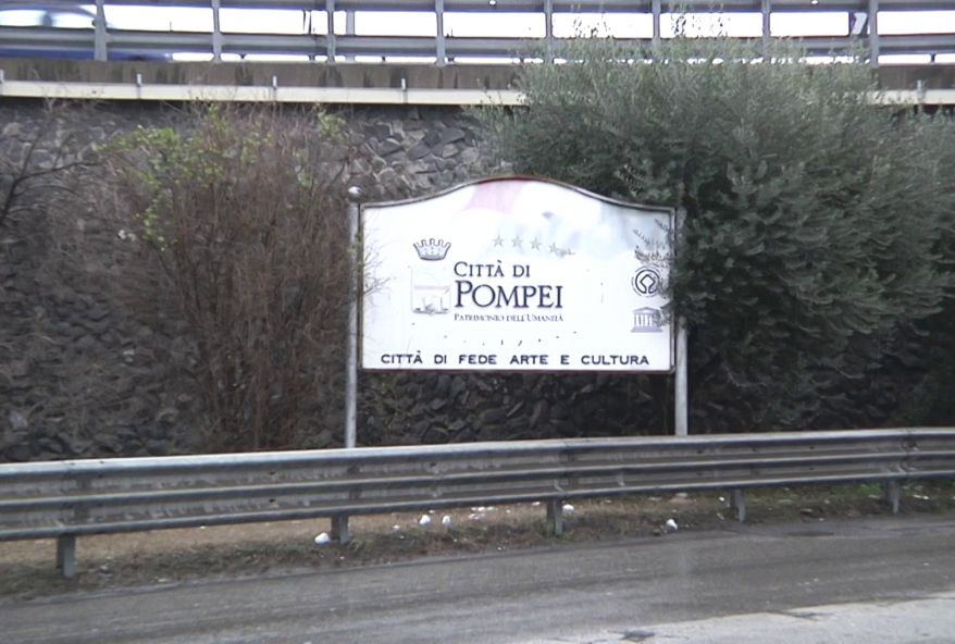 Bienvenus à Poméi, chez Luna, qui tient un restaurant touristique ! (vidéo exclusive)