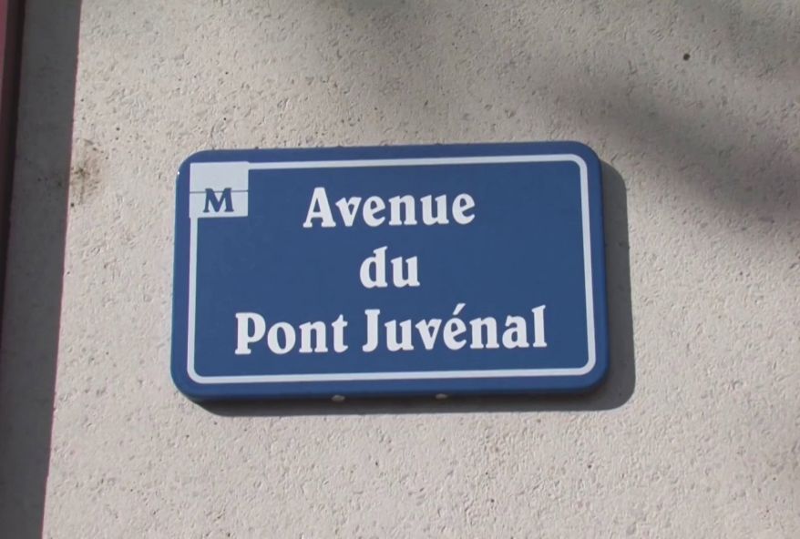 Mélodie, 22 ans, offerte à 40 mecs au Rex Club ! (vidéo exclusive)