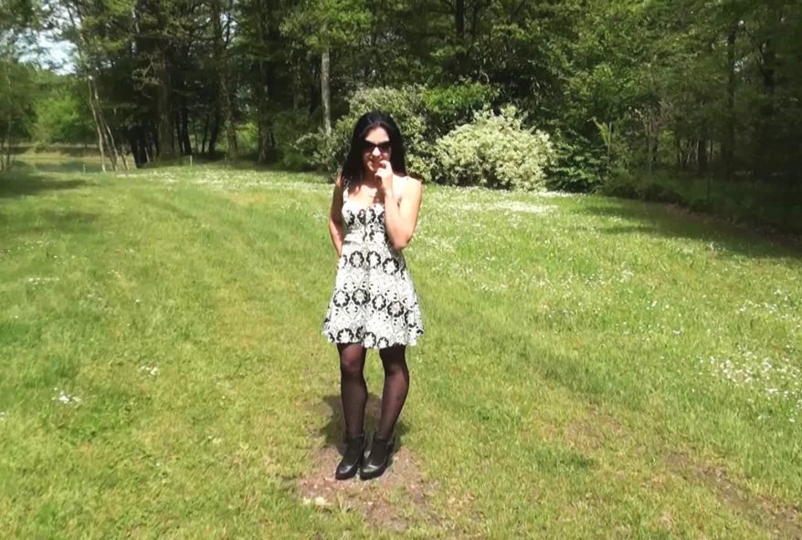 A 22 ans, Nelly, infirmière dans un grand hôpital parisien, se fait gang-banguer en forêt ! (vidéo exclusive)