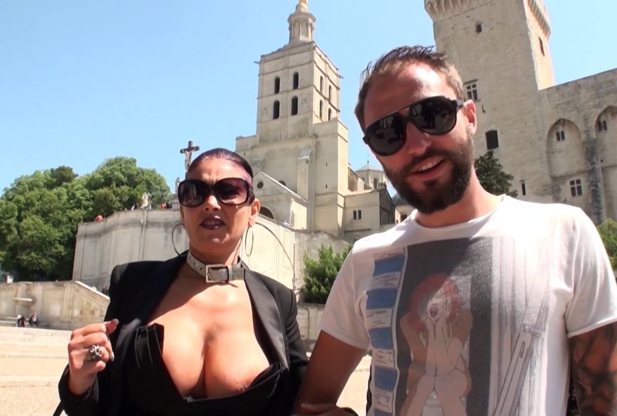 Carole, 45 ans, que tous les pervers d’Avignon surnomment la petite bombe ! (vidéo exclusive)