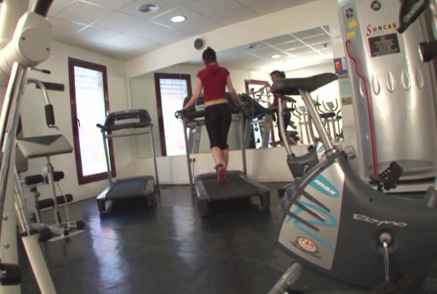 Stéphano finit par enculer la connasse de la salle de gym ! (vidéo exclusive)