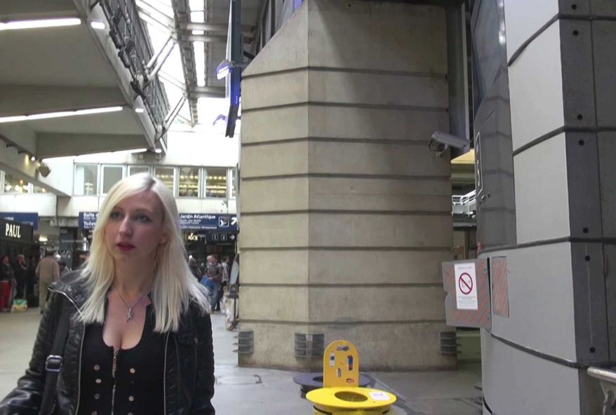 Lize, la réceptionniste du palace lillois, vient passer une journée de congés à Paris avec nous ! (vidéo exclusive)