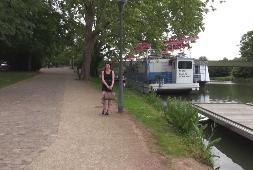 Rendez-vous à Metz avec la jeune et timide Maelys ! (vidéo exclusive)