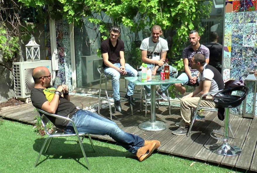 Thérèse, le mari qui la tiens les autres qui la baise ! (vidéo exclusive)