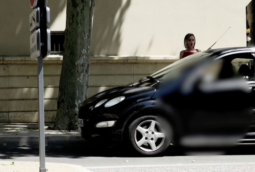 Blonde salope offerte à un groupe d’hommes pour un bukkake géant ! (vidéo exclusive)