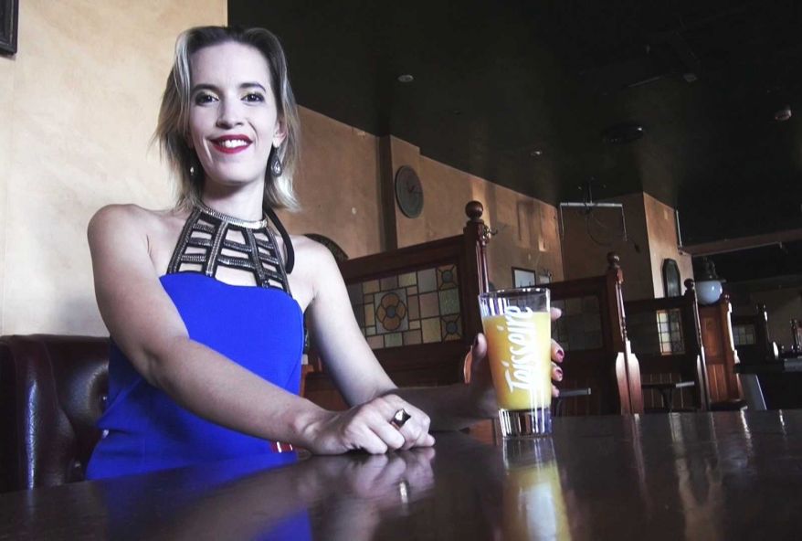 On suit Messalina aller faire un plan cul chez un fan en direct ! (vidéo exclusive)