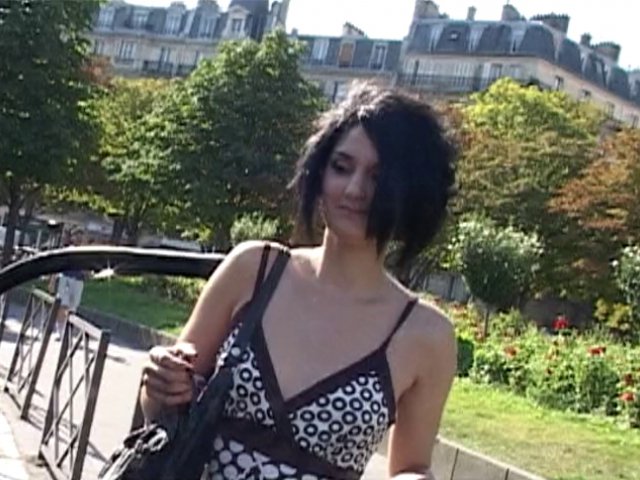 Une jolie poupée toulousaine sous le soleil de paris